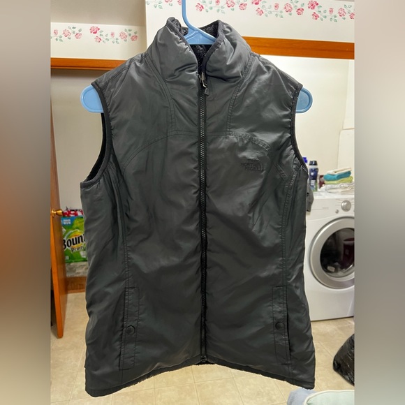 Women’s Reversible North Face Vest - Picture 3 of 6